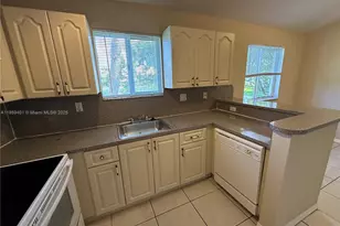 1261 SE 31st Ct, Homestead, FL 33035 - Photo 6