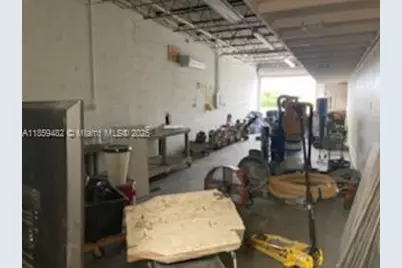 4857 NE 12th Ave, Oakland Park, FL 33334 - Photo 4