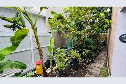 1097 SE 12th Ter, Homestead, FL 33035 - Photo 22