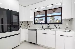 2417 NE 18th Ave, Wilton Manors, FL 33305 - Photo 10