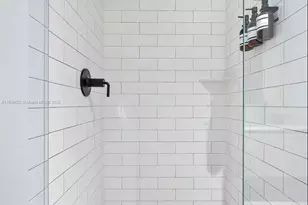 398 NE 5th St, Miami, FL 33132 - Photo 16