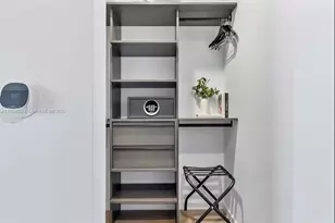 398 NE 5th St, Miami, FL 33132 - Photo 18