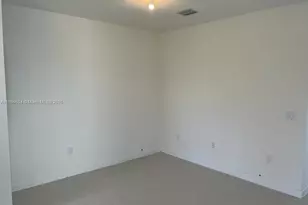 945 NE 211th St, Miami, FL 33179 - Photo 20