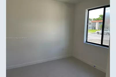 945 NE 211th St, Miami, FL 33179 - Photo 16