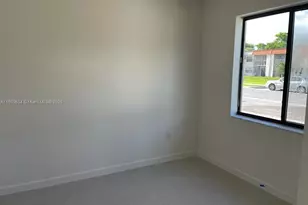 945 NE 211th St, Miami, FL 33179 - Photo 16