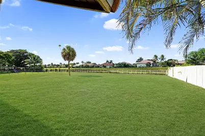 3887 NW 7th Pl, Deerfield Beach, FL 33442 - Photo 32