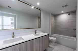 77 SE 5th St, Miami, FL 33131 - Photo 20