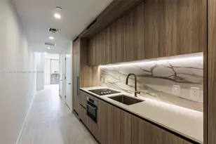 77 SE 5th St, Miami, FL 33131 - Photo 46