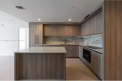 77 SE 5th St #1709, Miami, FL 33131 - Photo 2