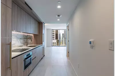 77 SE 5th St #309, Miami, FL 33131 - Photo 32