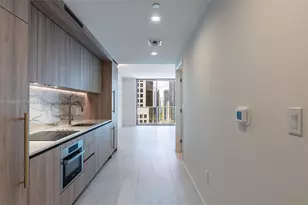 77 SE 5th St, Miami, FL 33131 - Photo 32