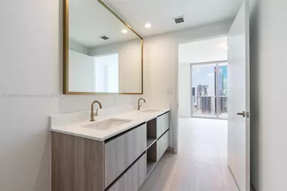77 SE 5th St #309, Miami, FL 33131 - Photo 6