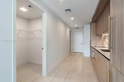 77 SE 5th St #309, Miami, FL 33131 - Photo 36
