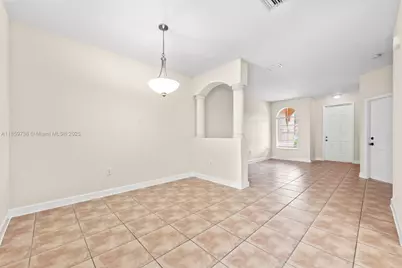 2557 SE 14th St, Homestead, FL 33035 - Photo 8