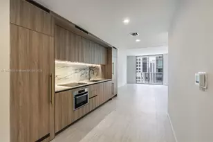 77 SE 5th St, Miami, FL 33131 - Photo 36