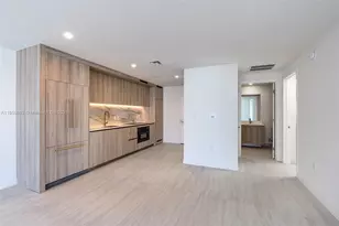 77 SE 5th St, Miami, FL 33131 - Photo 34