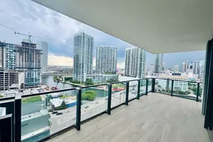 68 SE 6th St, Miami, FL 33131 - Photo 2