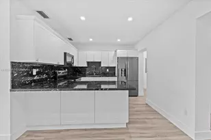 528 W 45th Pl, Hialeah, FL 33012 - Photo 12