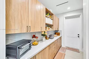 8821 SW 56th St, Miami, FL 33165 - Photo 24