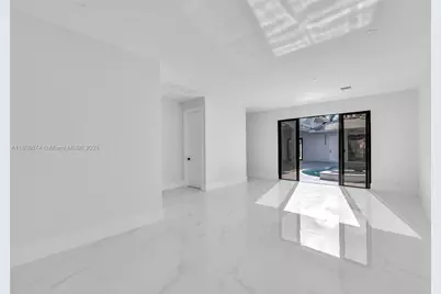 2530 Montclaire Cir, Weston, FL 33327 - Photo 14