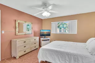 8020 N Sunrise Lakes Dr, Sunrise, FL 33322 - Photo 18