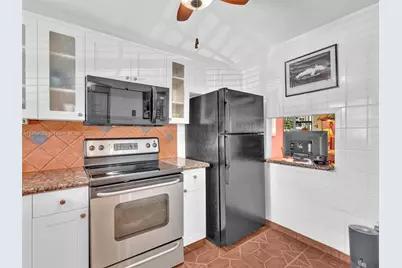 8020 N Sunrise Lakes Dr #110, Sunrise, FL 33322 - Photo 2