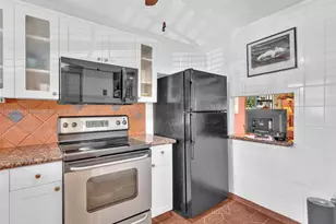 8020 N Sunrise Lakes Dr, Sunrise, FL 33322 - Photo 2