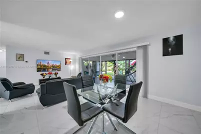 246 SE 44th St, Cape Coral, FL 33904 - Photo 8