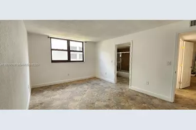 1621 Collins Ave #404, Miami Beach, FL 33139 - Photo 12