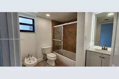 1621 Collins Ave #404, Miami Beach, FL 33139 - Photo 14