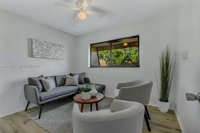 94 Pleasant Hill Ln, Tamarac, FL 33319 - Photo 2