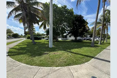 1691 NE 177th St, North Miami Beach, FL 33162 - Photo 22