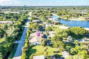 895 SW 120th Way, Davie, FL 33325 - Photo 32