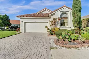 1485 W Lacosta Dr W, Pembroke Pines, FL 33027 - Photo 2