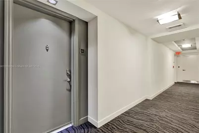 950 Brickell Bay Dr #802, Miami, FL 33131 - Photo 4