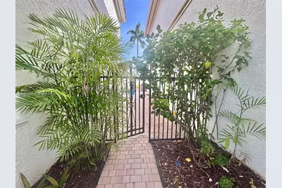 1141 Waterside Ln, Hollywood, FL 33019 - Photo 8