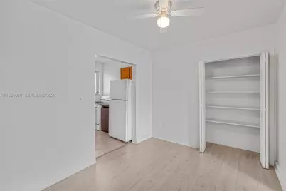 8031 Hawthorne Ave, Miami Beach, FL 33141 - Photo 10