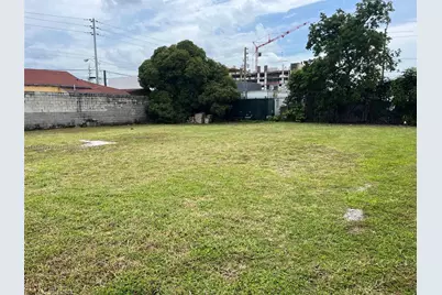 2410 NW 7th Ct, Miami, FL 33127 - Photo 4