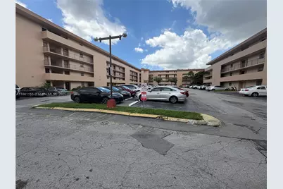 8889 Fontainebleau Blvd #204, Miami, FL 33172 - Photo 1