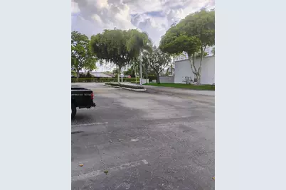 612 NE 27th Ave, Hallandale Beach, FL 33009 - Photo 2