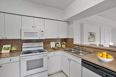 9340 Fontainebleau Blvd #W505, Miami, FL 33172 - Photo 4