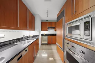 1425 Brickell Ave, Miami, FL 33131 - Photo 6