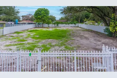 2476 NW 97th St, Miami, FL 33147 - Photo 2