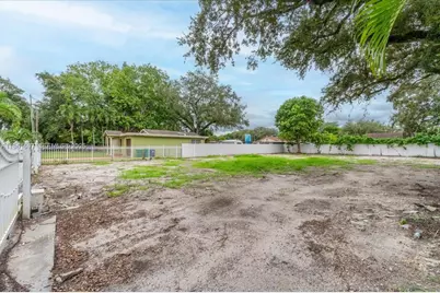 2476 NW 97th St, Miami, FL 33147 - Photo 12