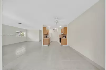 3319 Americo Dr, West Palm Beach, FL 33417 - Photo 10