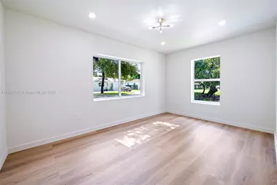 11320 NE 11th Pl, Biscayne Park, FL 33161 - Photo 36
