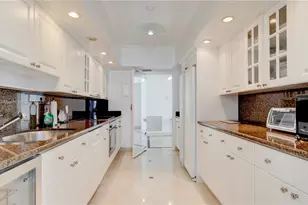 5640 Collins Ave, Miami Beach, FL 33140 - Photo 16