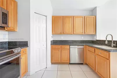 11552 NW 69th Ter, Doral, FL 33178 - Photo 4
