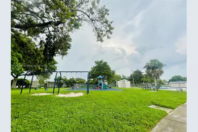 8203 NW 73rd Ter, Tamarac, FL 33321 - Photo 48