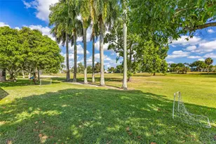 19265 E St Andrews Dr, Hialeah, FL 33015 - Photo 40